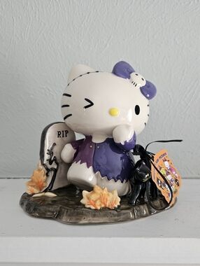 NWT Blue Sky X Hello Kitty And Friends Haunted Zombie Figurine